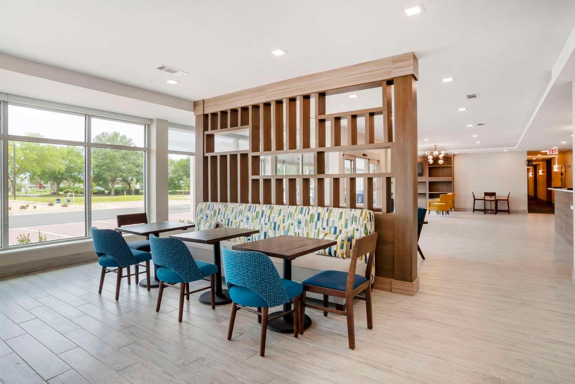 Comfort Inn & Suites Destin Near Henderson Beach Мирамар Бийч Екстериор снимка