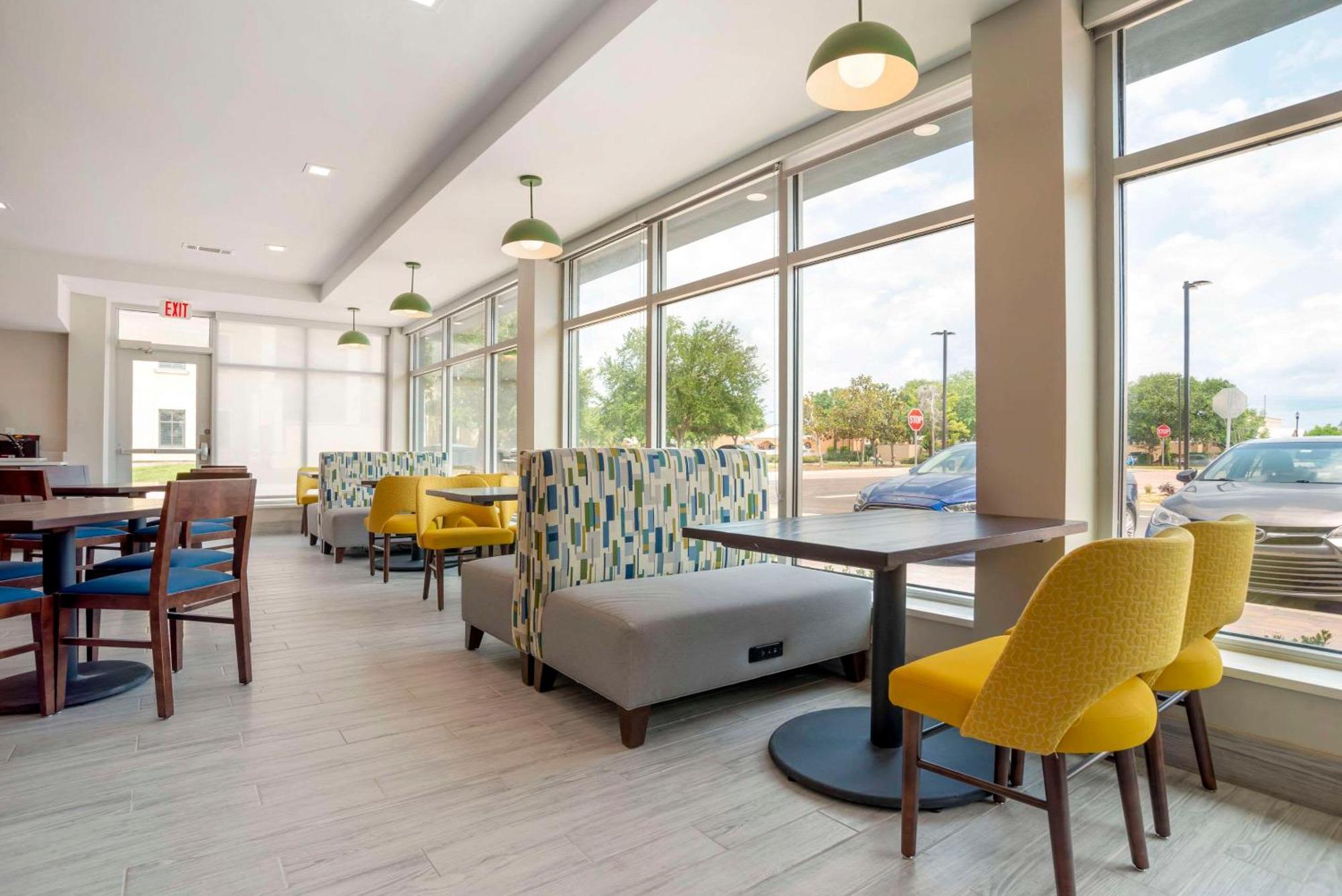 Comfort Inn & Suites Destin Near Henderson Beach Мирамар Бийч Екстериор снимка