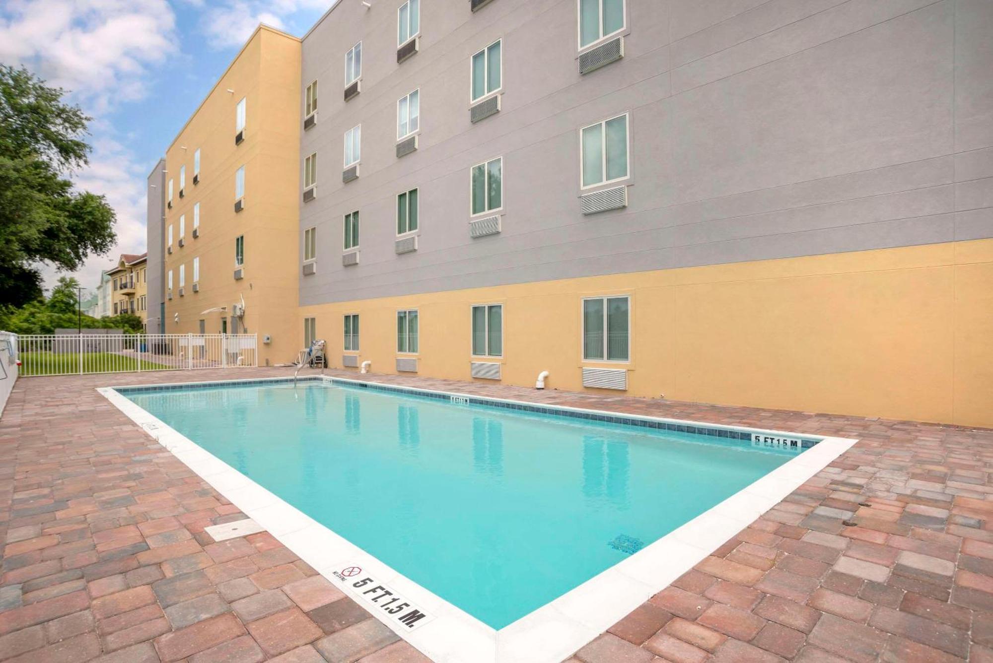 Comfort Inn & Suites Destin Near Henderson Beach Мирамар Бийч Екстериор снимка