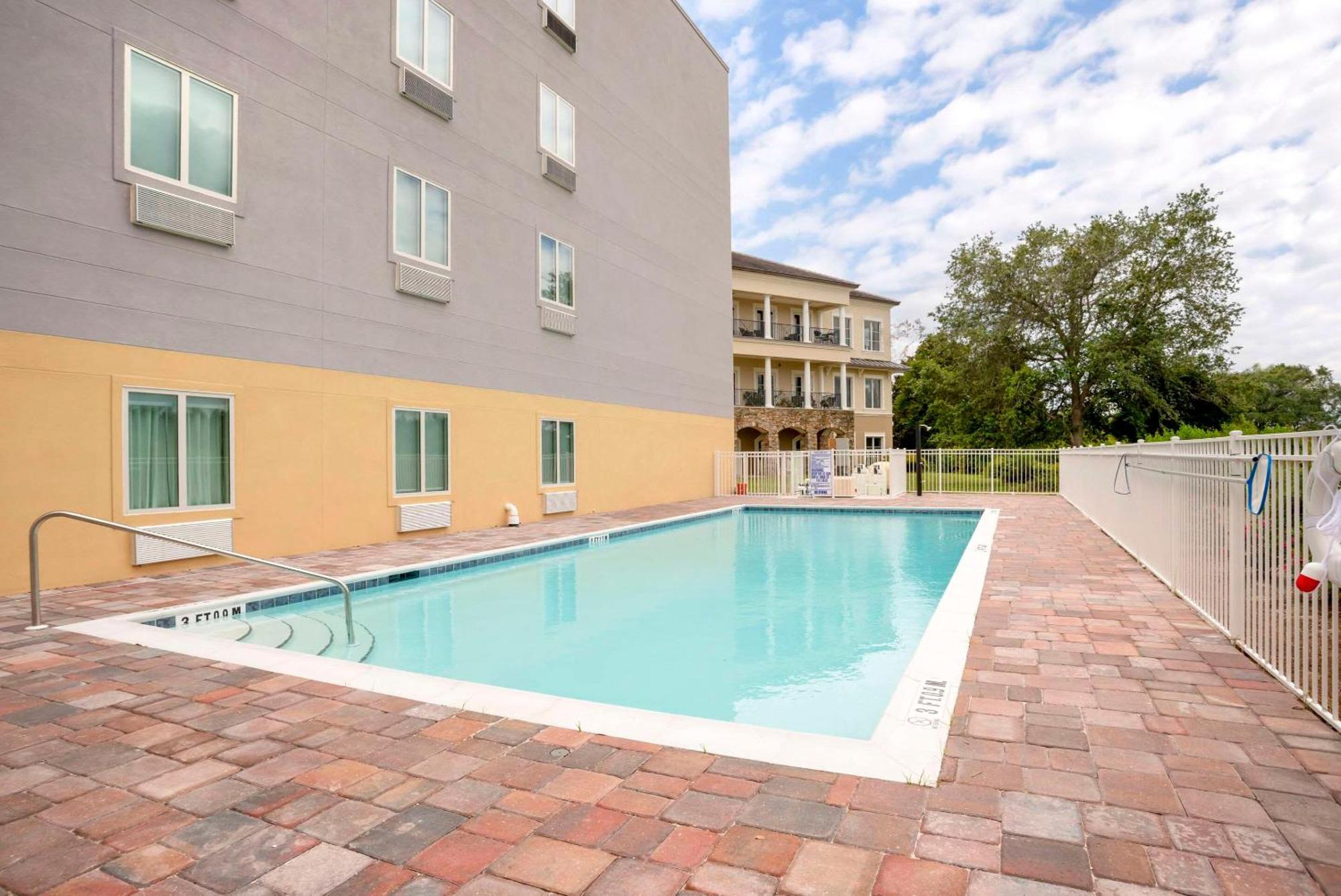 Comfort Inn & Suites Destin Near Henderson Beach Мирамар Бийч Екстериор снимка